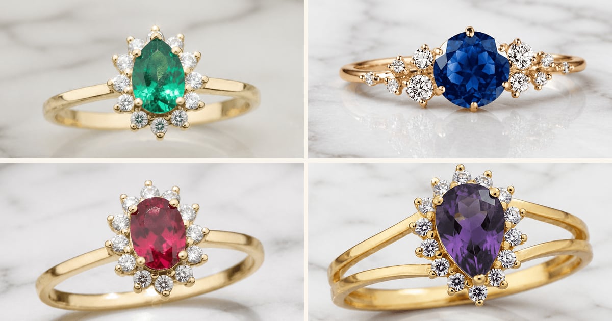 Quatro anéis de formatura em ouro com pedras verde, azul, vermelha e roxa